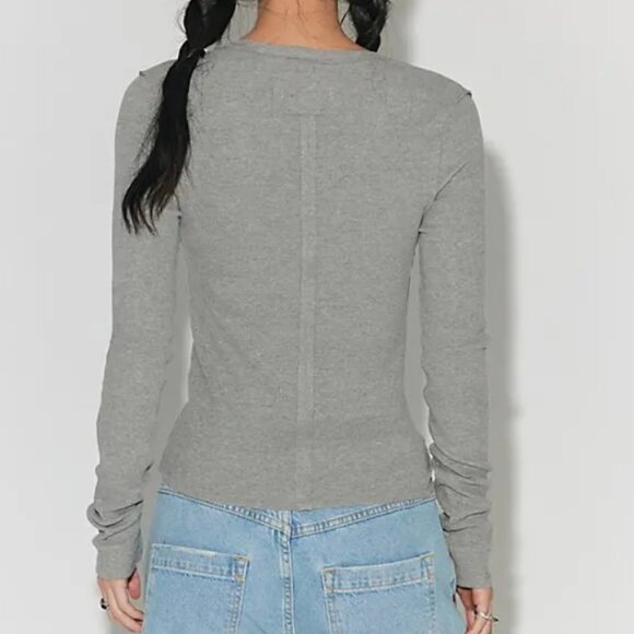 NWT - Woman's Top - Grey XS Long Sleeve NERIA - Picture 2 of 5